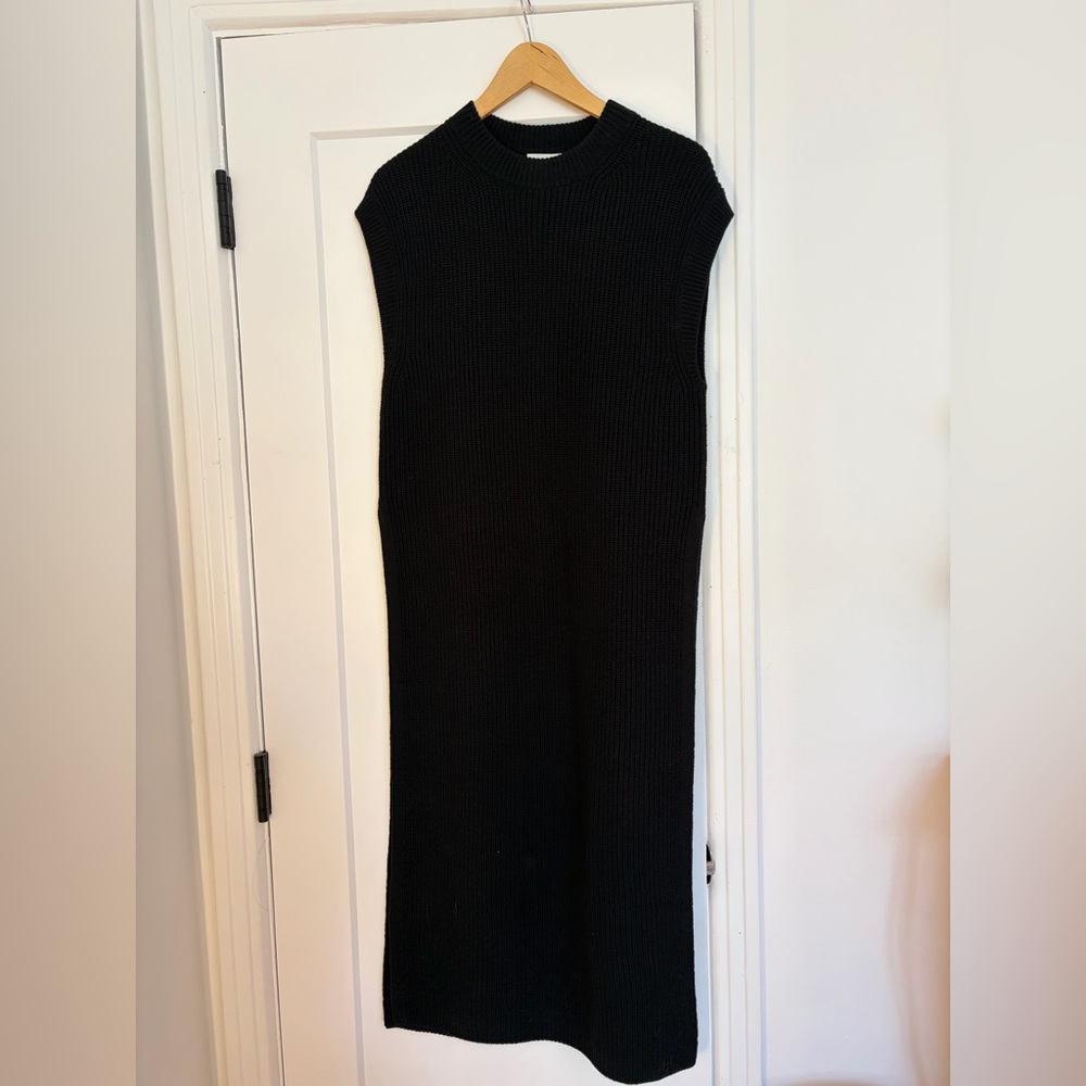 Black Long Knit Tank Top w/ Side Slits – Excellent Condition